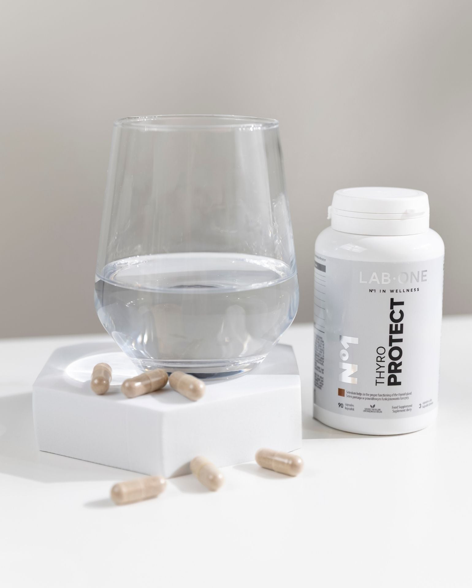 LAB ONE THYRO PROTECT egészséges pajzsmirigy L-tirozin immunitás 90 db